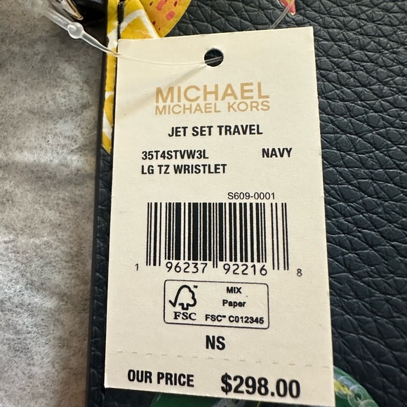 Brand New Jet Set Travel Large Sequined Fruit Print Wristlet - Picture 2 of 3